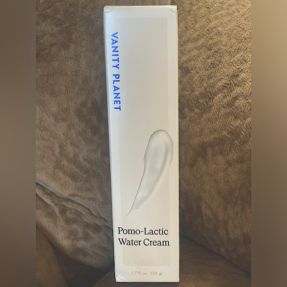 Pomo-Lactic Water Cream — Vanity Planet - Picture 3 of 16